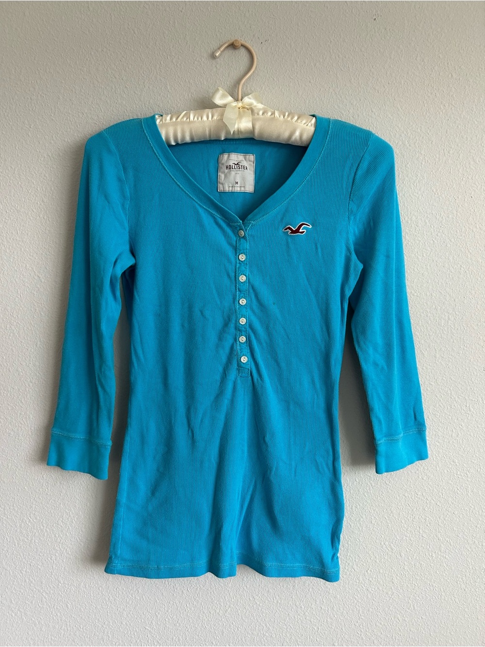 Y2K 2004 Hollister Bright Teal Button Henley 3/4 Sleeve Top